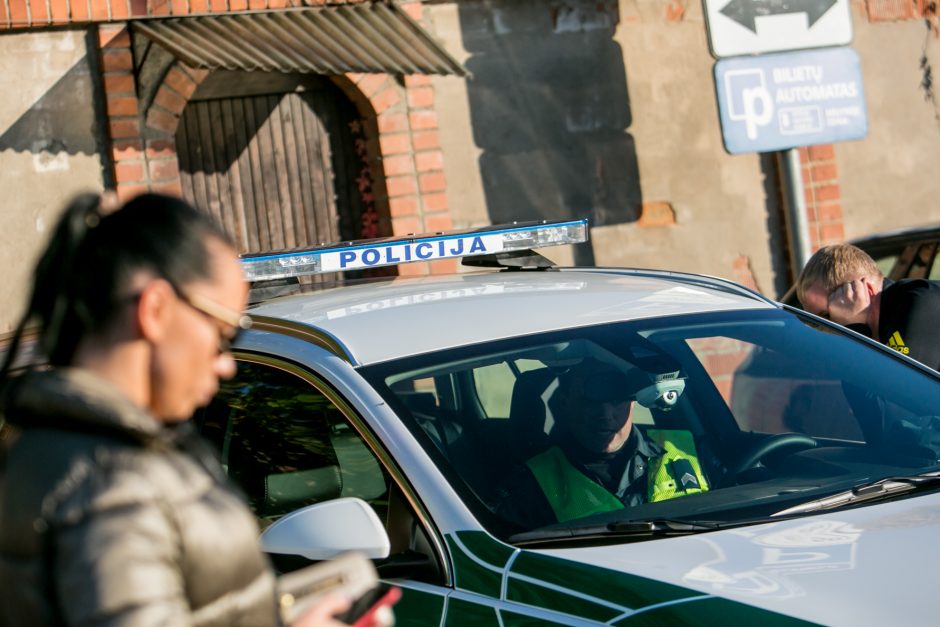 Policijos reidas Kaune: jei stabdytų visus pažeidėjus, nespėtų rašyti baudų