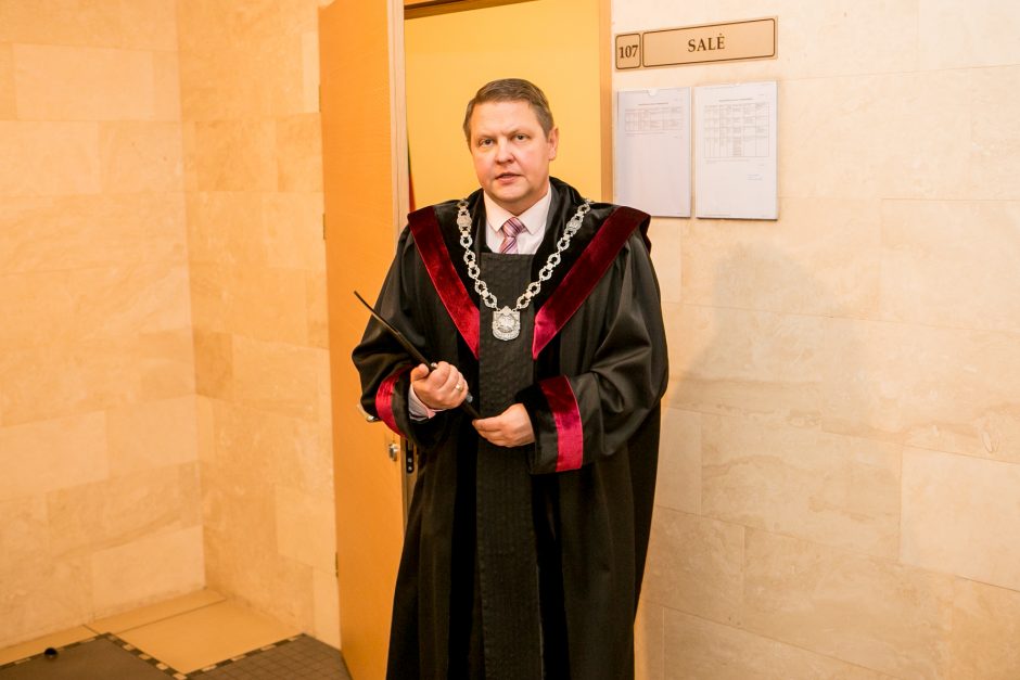 Kauno teismas uždraudė chuliganams užsieniečiams naktį išeiti į miestą 