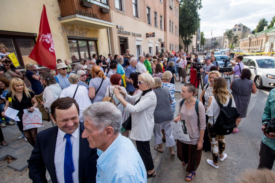 Protestas Miško gatvėje dėl kertamų medžių 