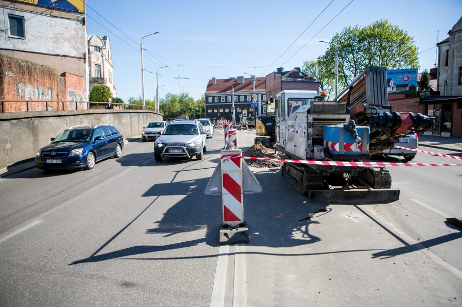 Prieš Kauno pilies žiedinės sankryžos rekonstrukciją vairuotojus jau pasitiko spūstys