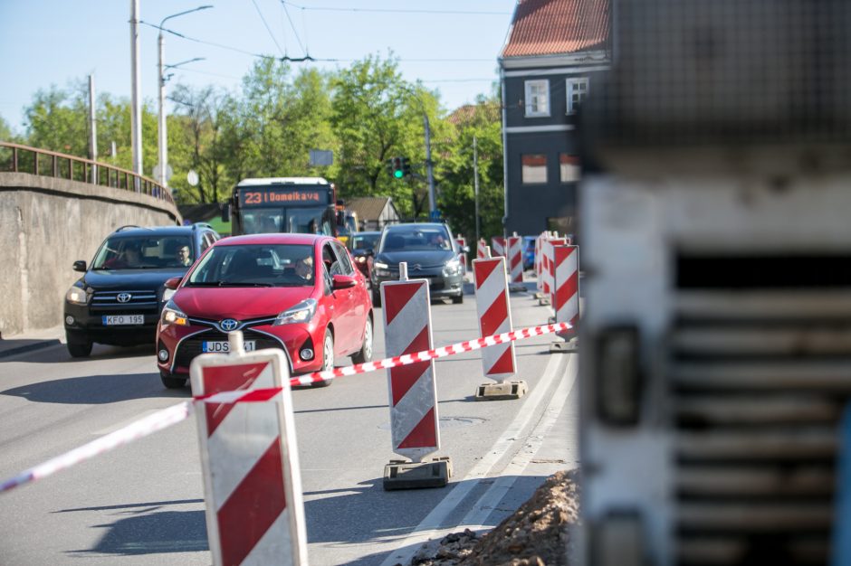 Prieš Kauno pilies žiedinės sankryžos rekonstrukciją vairuotojus jau pasitiko spūstys