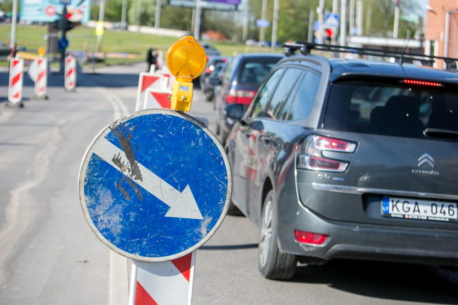 Prieš Kauno pilies žiedinės sankryžos rekonstrukciją vairuotojus jau pasitiko spūstys