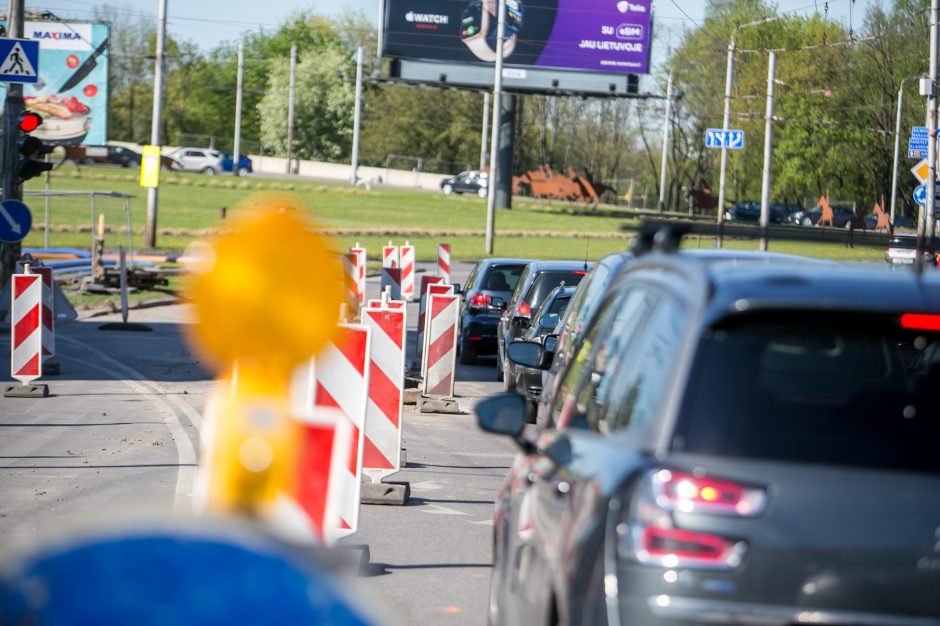 Prieš Kauno pilies žiedinės sankryžos rekonstrukciją vairuotojus jau pasitiko spūstys