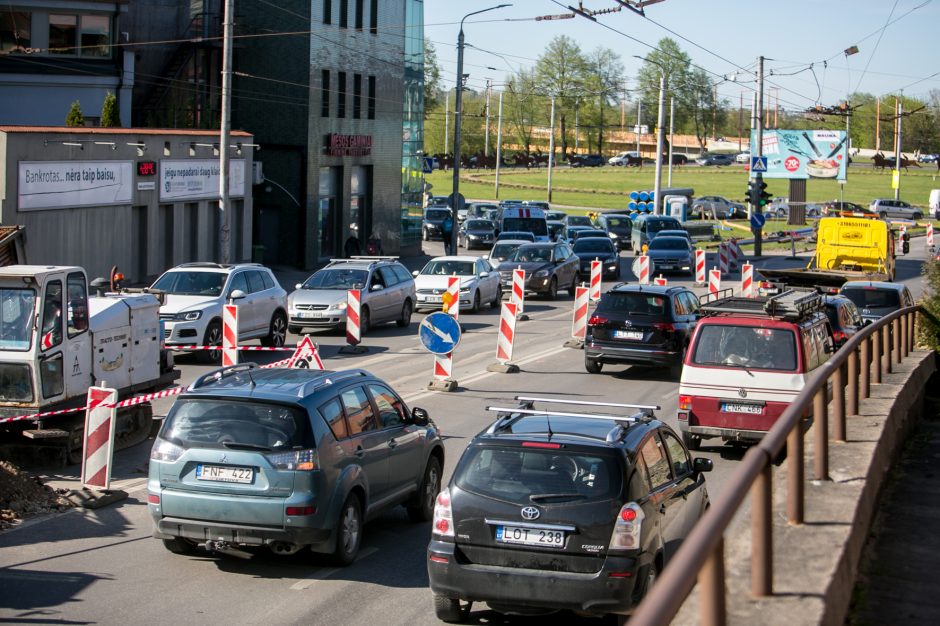 Prieš Kauno pilies žiedinės sankryžos rekonstrukciją vairuotojus jau pasitiko spūstys