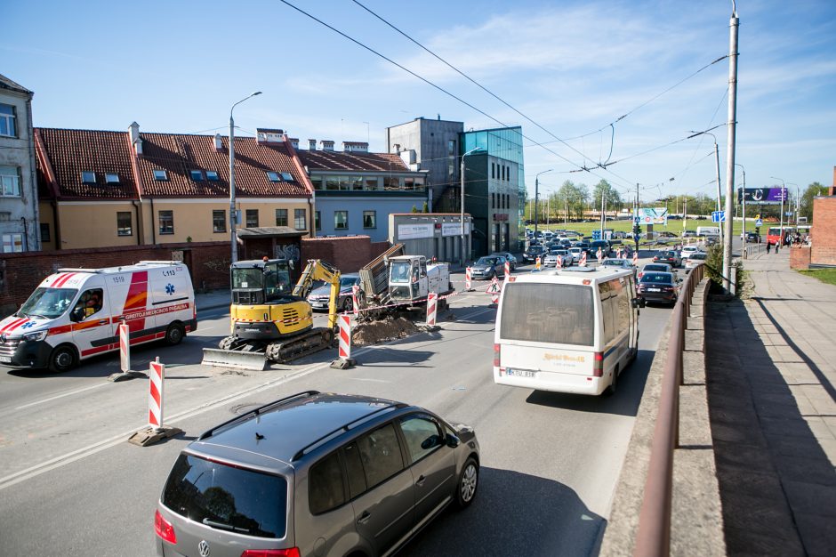 Prieš Kauno pilies žiedinės sankryžos rekonstrukciją vairuotojus jau pasitiko spūstys