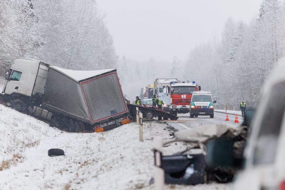 Tragiška masinė avarija Kauno rajone: kokia snaudulio prie vairo kaina?