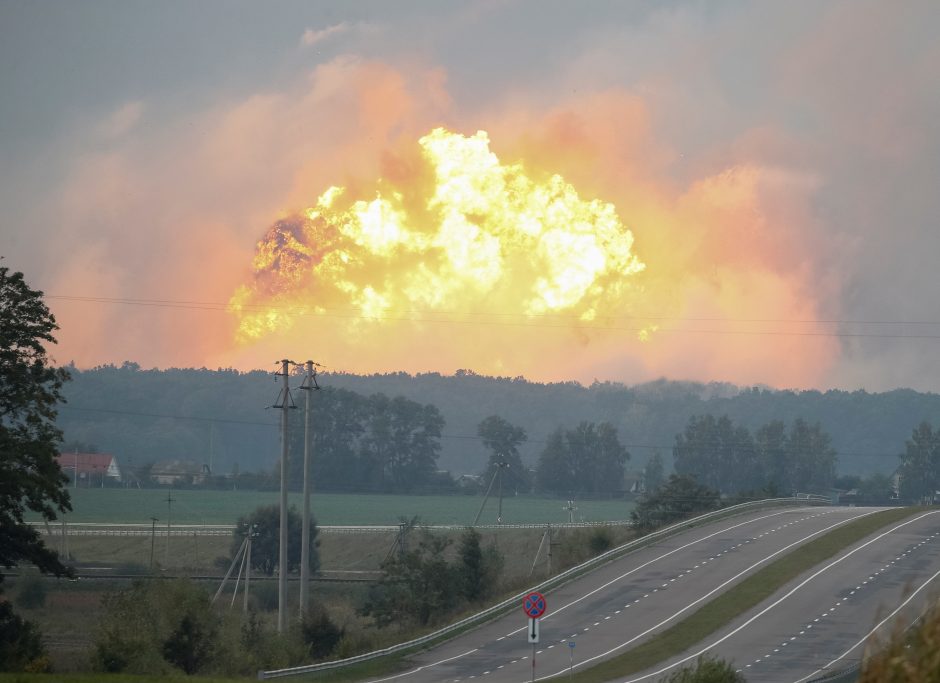 Ukrainos ginklų saugykloje – sprogimai: evakuota 30 tūkst. žmonių