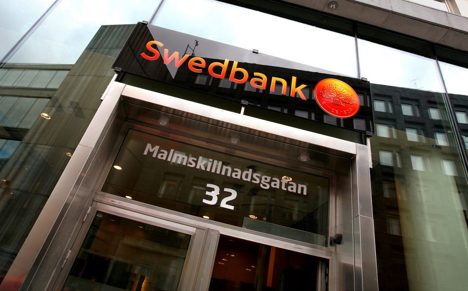 Švedijos žiniasklaida: „Swedbank“ įtariamas didžiulio masto pinigų plovimu
