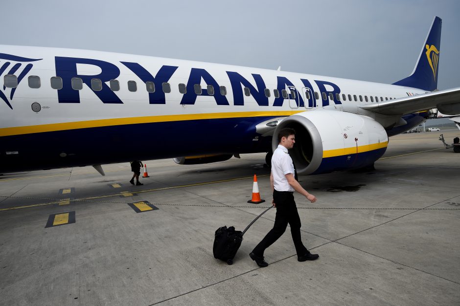 „Ryanair“ ragina riboti alkoholio pardavimą oro uostuose