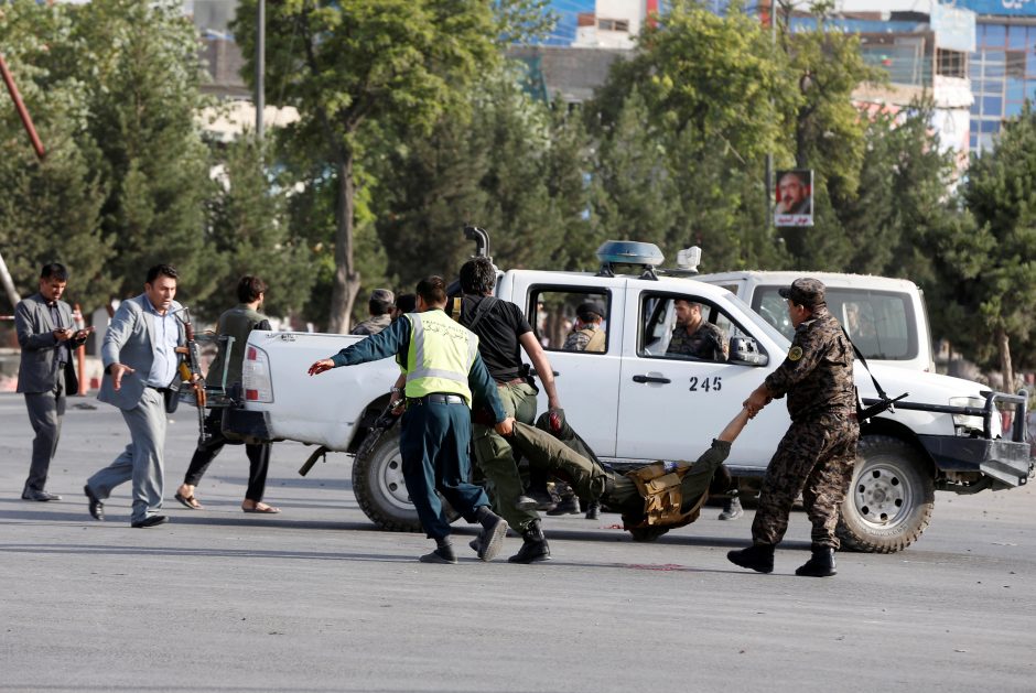 Per sprogimą Afganistano oro uoste žuvo mažiausiai 16 žmonių