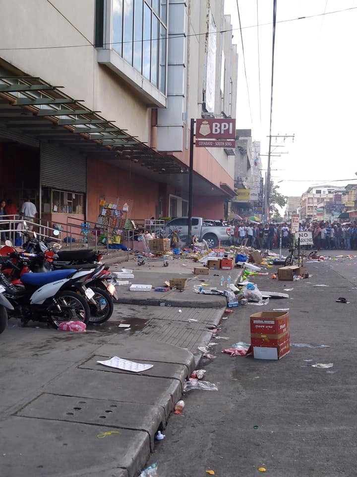 Filipinuose per sprogimą prekybos centre žuvo mažiausiai du žmonės
