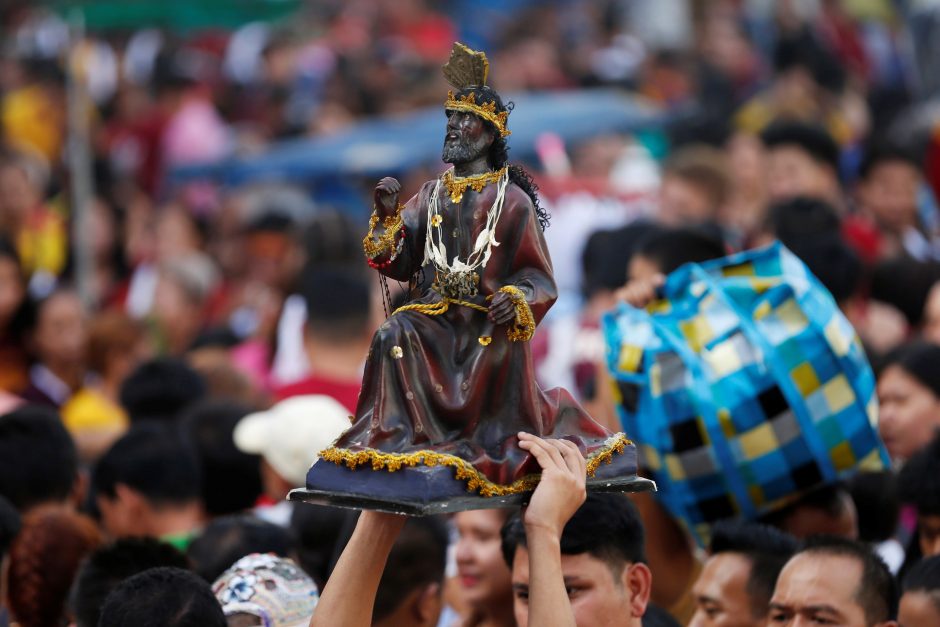 Procesijoje Filipinuose – šimtai tūkstančių tikinčiųjų