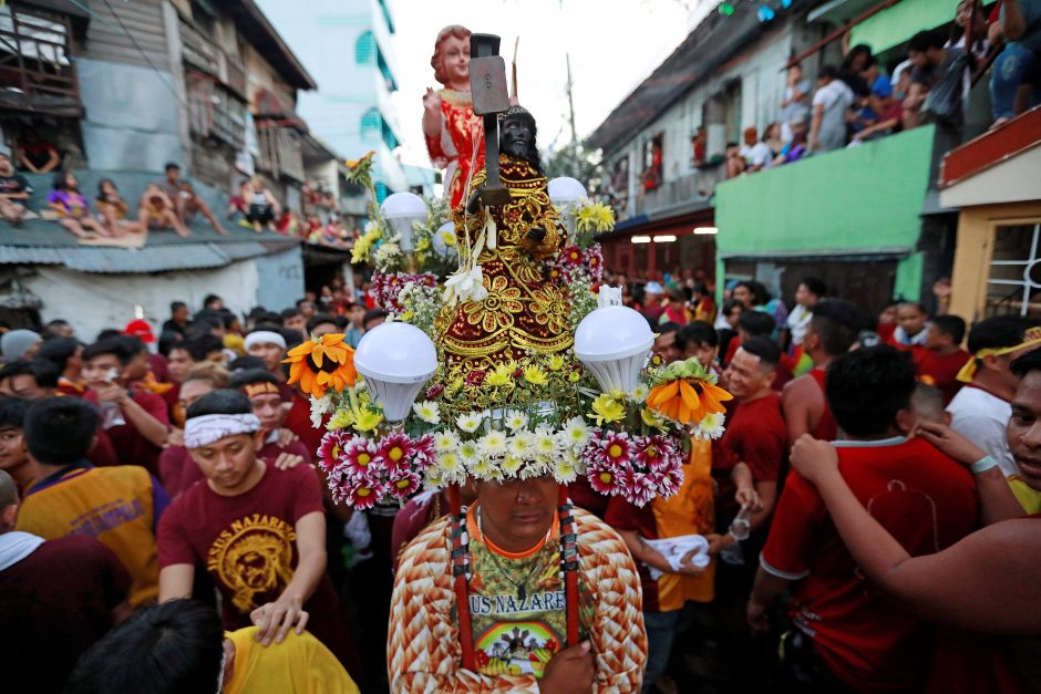 Procesijoje Filipinuose – šimtai tūkstančių tikinčiųjų