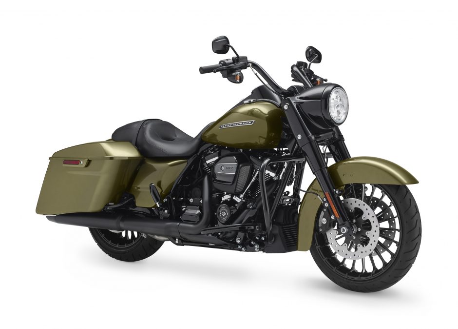 „Harley-Davidson“ pristato tamsųjį „Road King Special“ motociklą