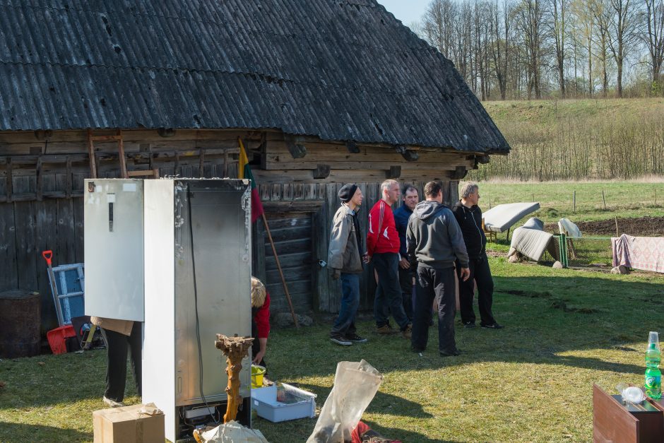 Tauragės rajone sudegė klebonijos pastato stogas