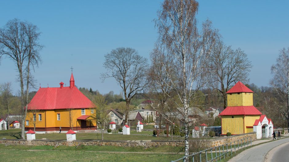 Tauragės rajone sudegė klebonijos pastato stogas