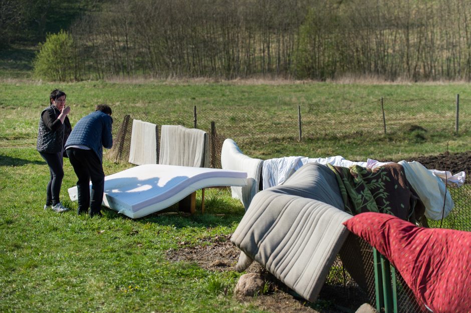 Tauragės rajone sudegė klebonijos pastato stogas