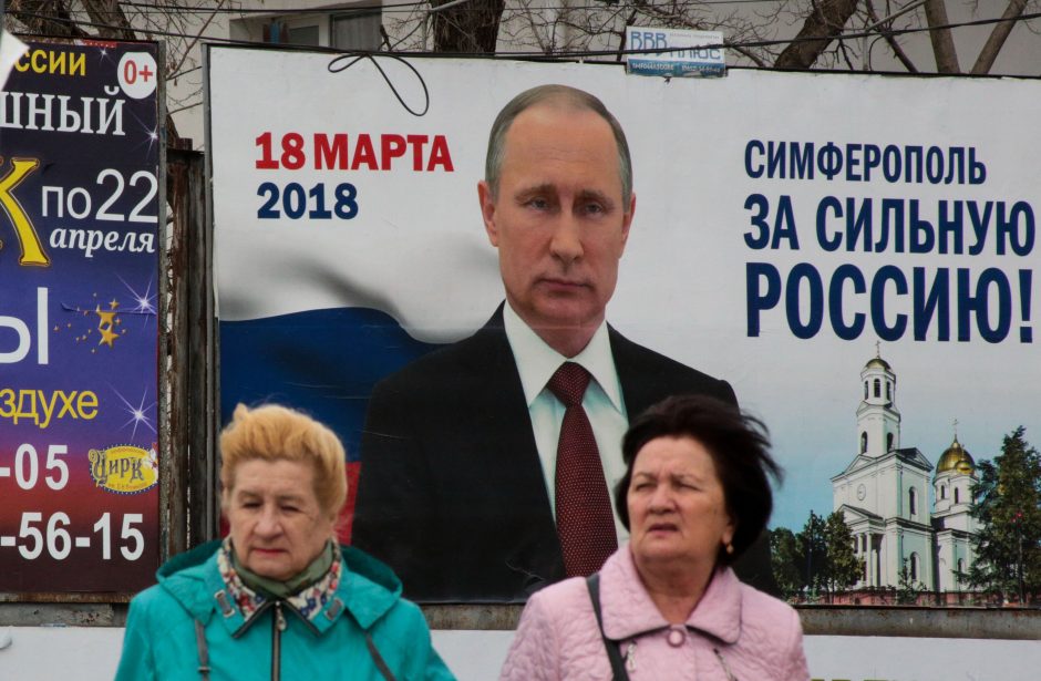 Prieš rinkimus V. Putinas lankosi aneksuotame Kryme