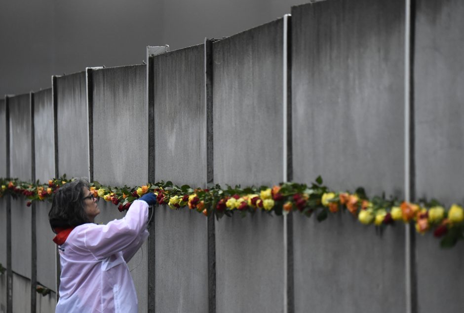 Berlyno sienos griūties 30-metis: A. Merkel paragino ginti demokratiją ir laisvę