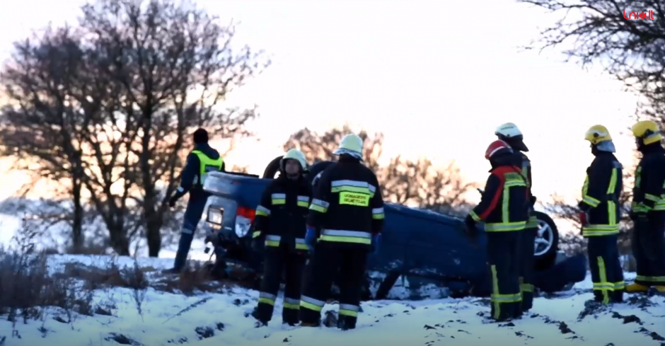 Raseinių rajone apsivertė neblaivaus vairuotojo automobilis