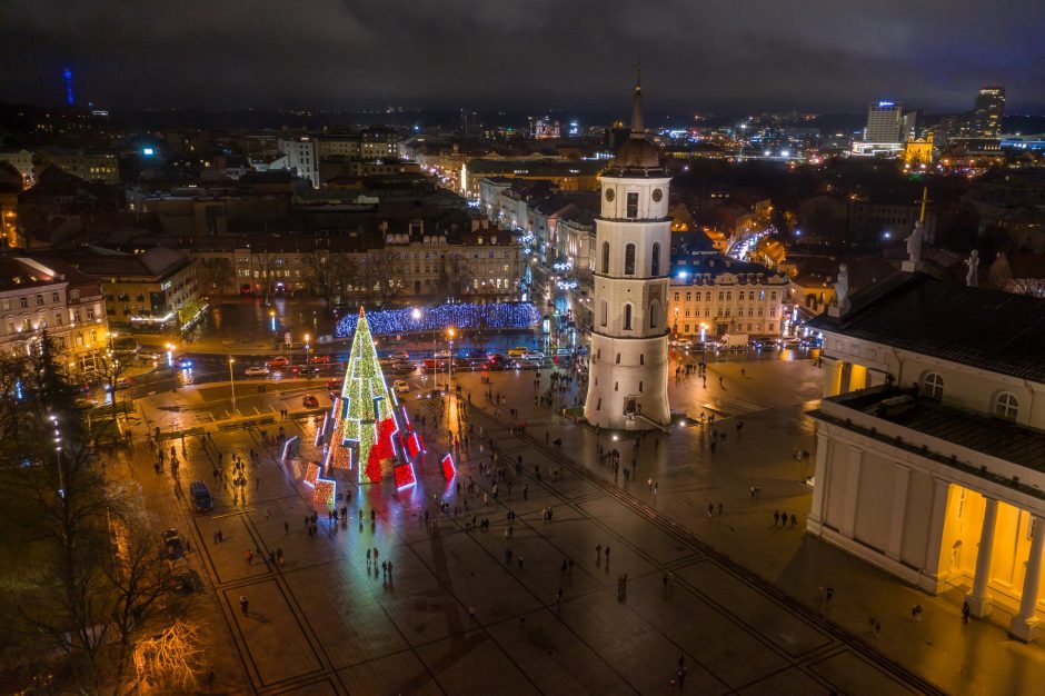 Sostinės Kalėdų eglės: ar šių metų siurrealioji pranoks pernykštę šachmatų karalienę?