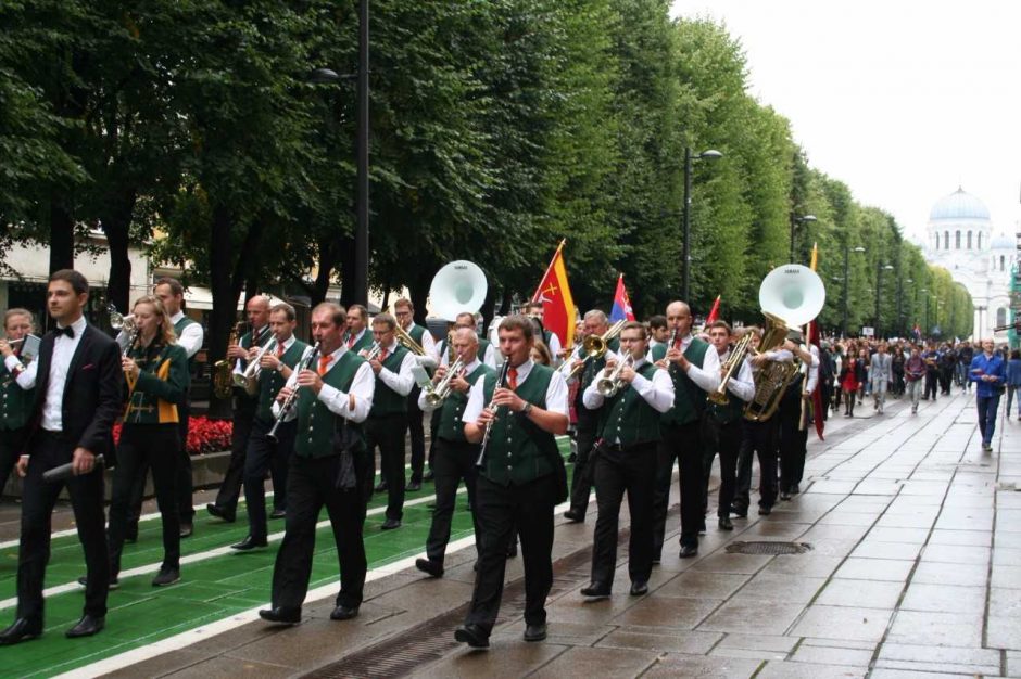 Studentų viltys ir svajonės kilo į dangų