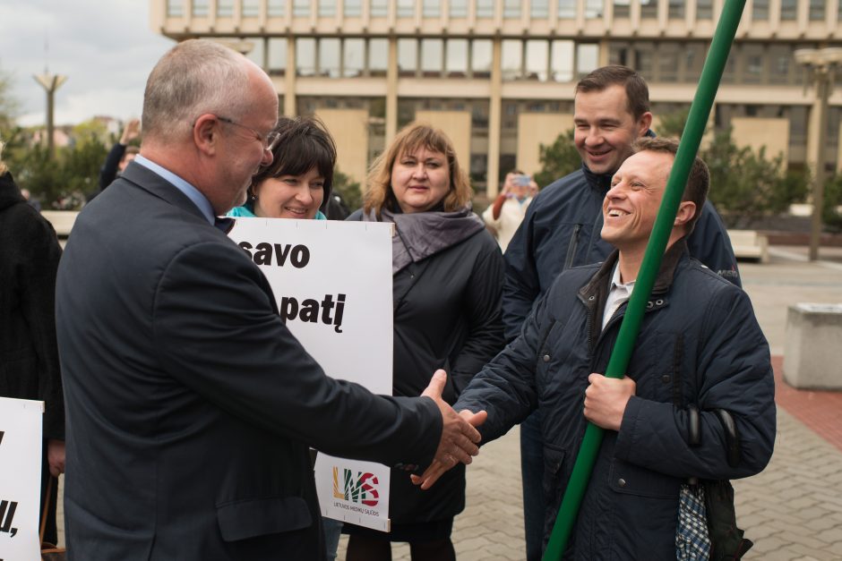 Medikai – vėl mitinge: prašo europinių algų