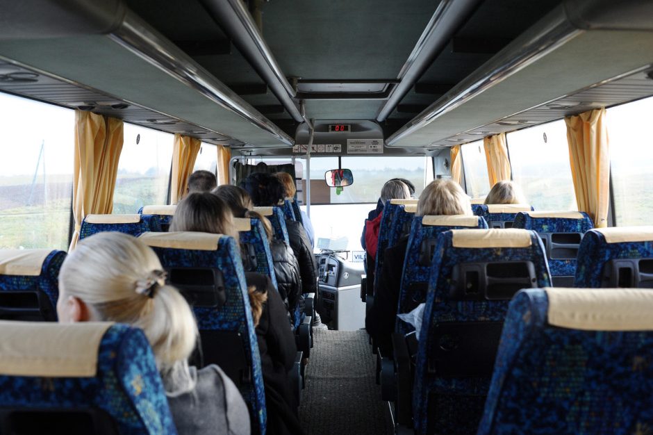 Autobusų keleiviams – raginimas segtis saugos diržus