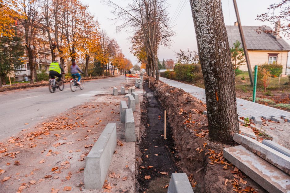 Ežerėlyje – pasikeitę daugiabučių kiemai su erdve vaikams