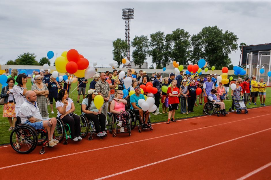 Žmonės su negalia Klaipėdoje mėgavosi galimybe drauge sportuoti