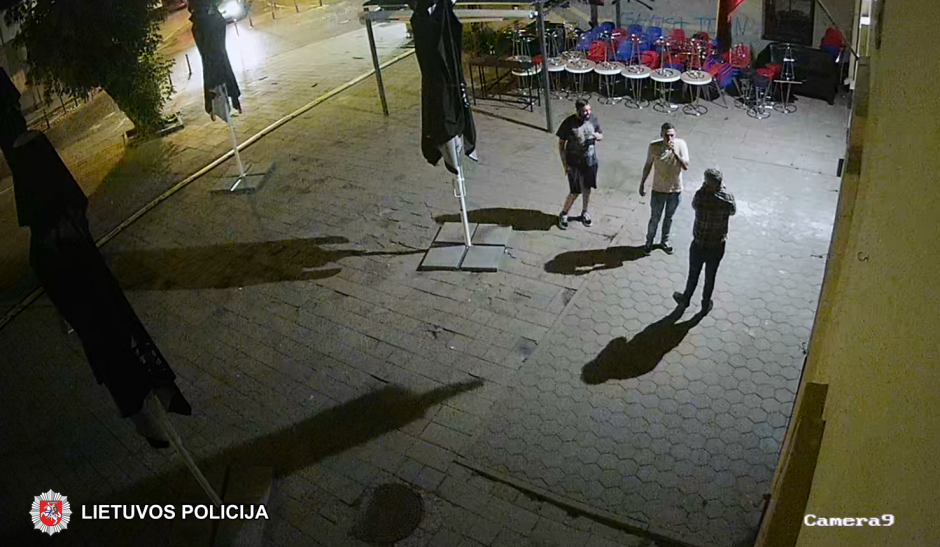 Vilniaus policija aiškinasi, kas nuplėšė Lietuvos vėliavą nuo muziejaus fasado