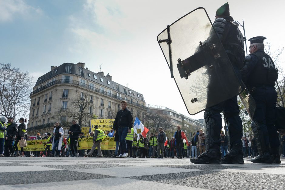 Per 19-ąją „geltonųjų liemenių“ protesto akciją neapsieita be susirėmimų