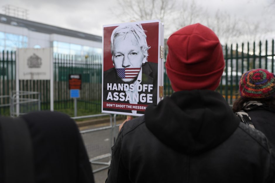 J. Assange'o prašymas dėl koronaviruso paleisti jį už užstatą atmestas