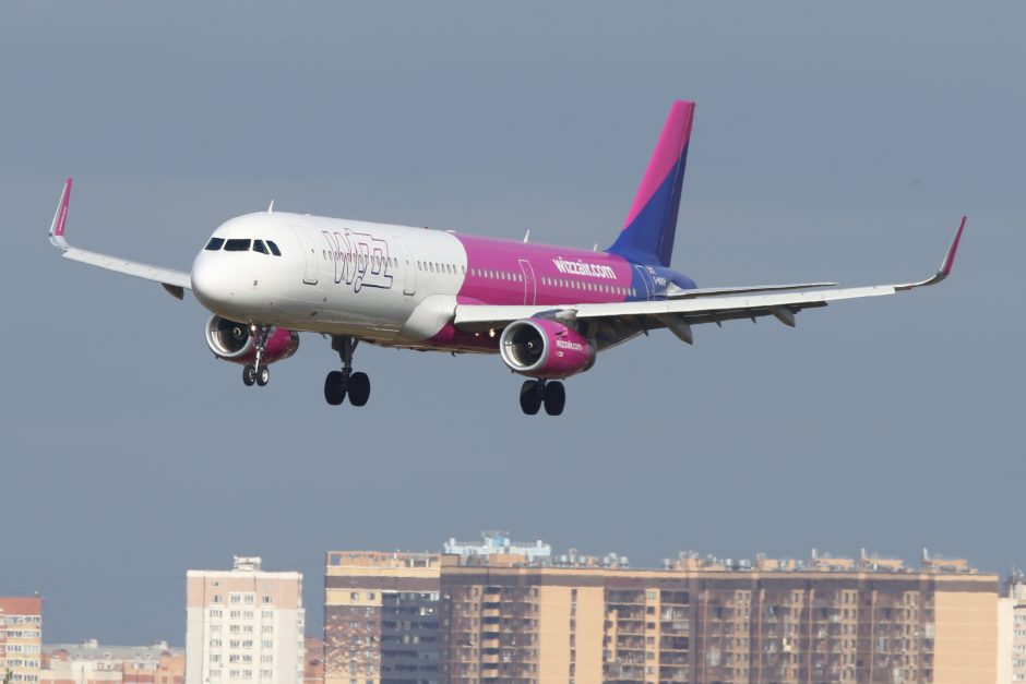 „Wizz Air“ laikinai stabdo skrydžius į Norvegiją