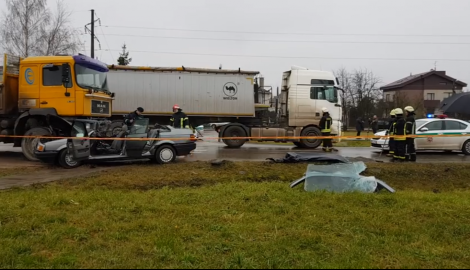 Marijampolėje per lengvojo ir krovininio automobilių avariją žuvo keleivė