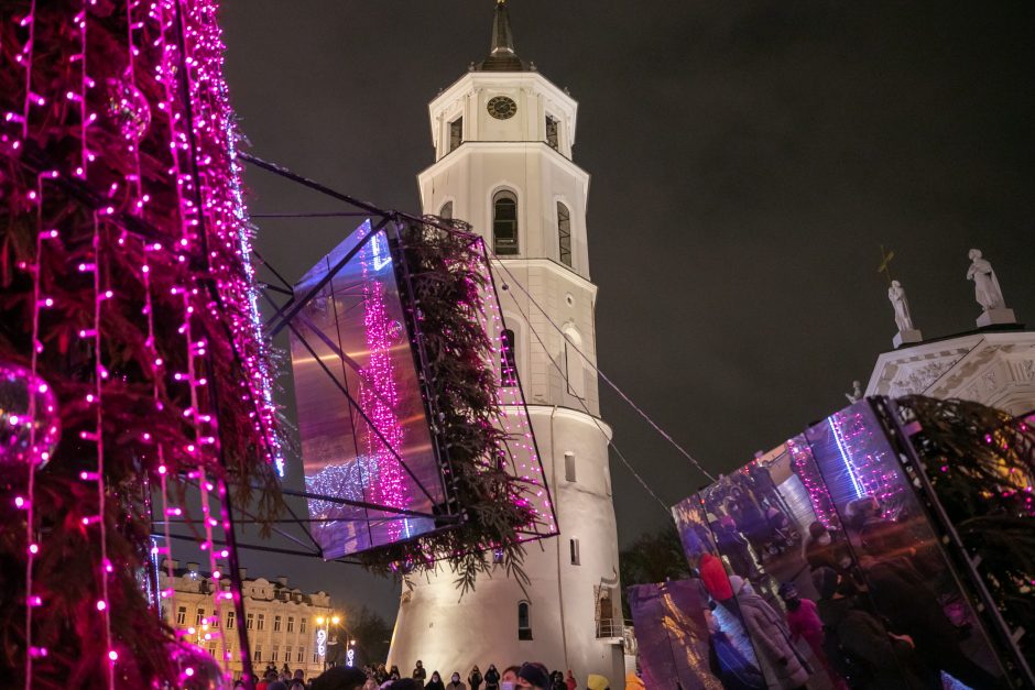 Sostinės Kalėdų eglės: ar šių metų siurrealioji pranoks pernykštę šachmatų karalienę?