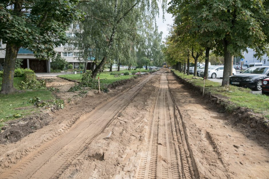 Karoliniškėse tiesiamas naujas dviračių ir pėsčiųjų takas