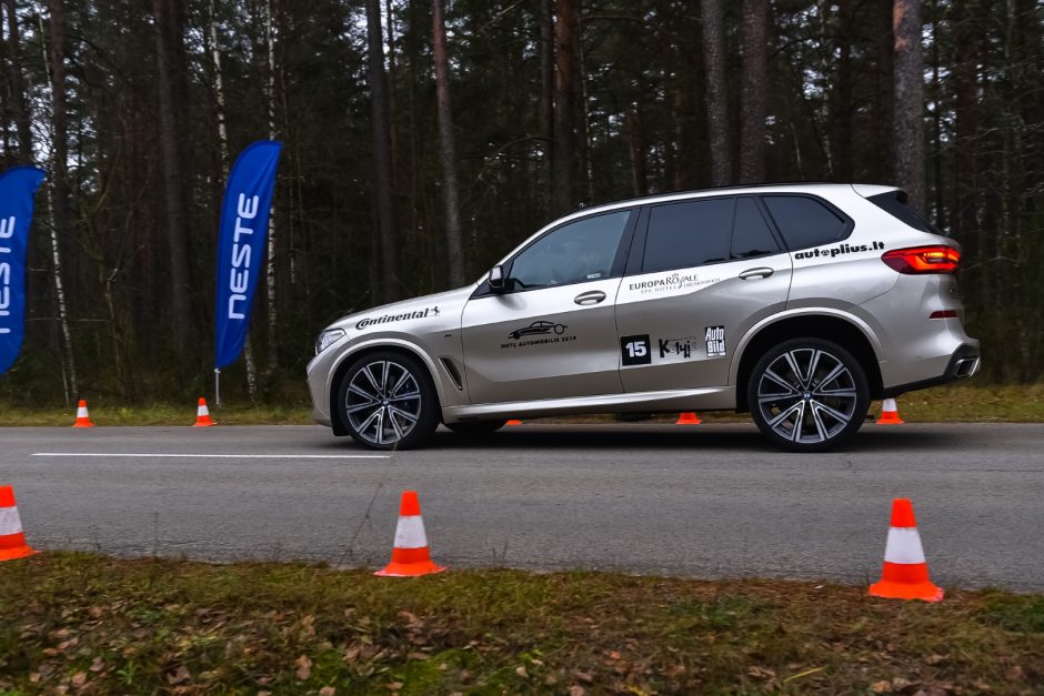 Kokie automobiliai stabdo geriausiai?