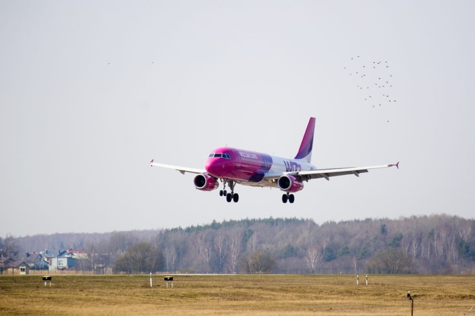 „Wizz Air“ dėl koronaviruso laikinai atšaukia dalį skrydžių į Tel Avivą
