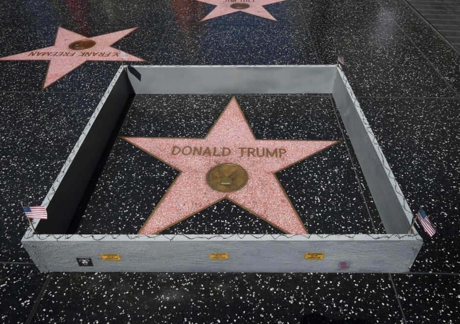 Policija tiria, kas suniokojo D. Trumpo žvaigždę Holivudo šlovės alėjoje