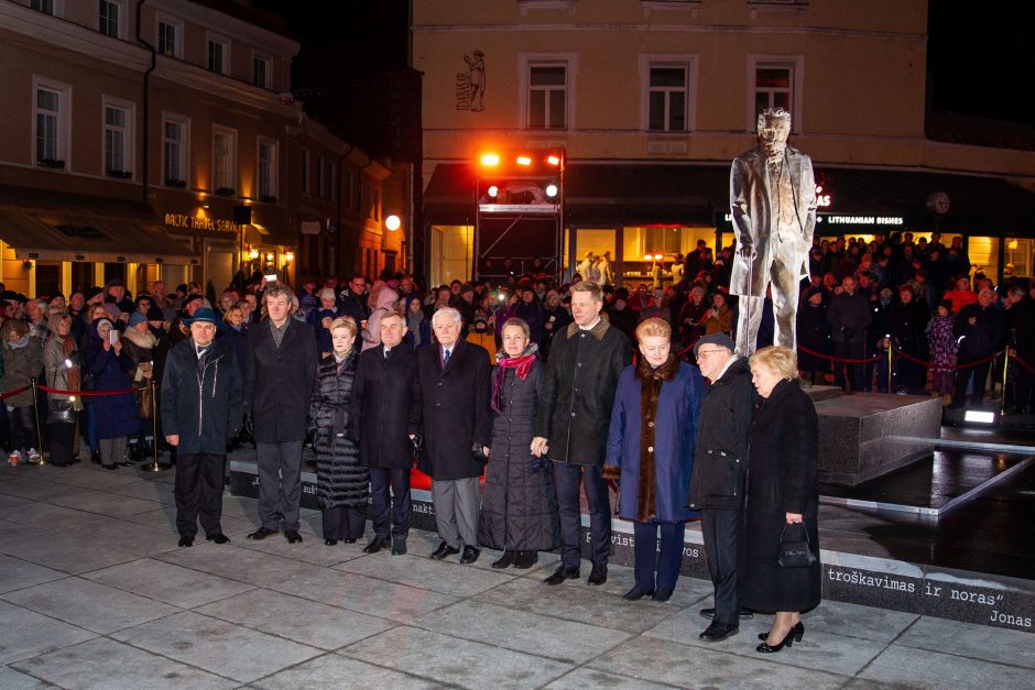 Vilniuje atidengtas paminklas J. Basanavičiui