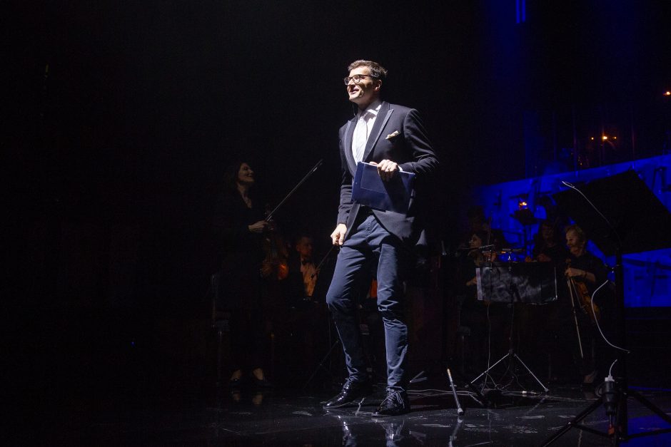 A. Mamontovas turą su orkestru pradėjo gerbėjų pilnoje arenoje Vilniuje