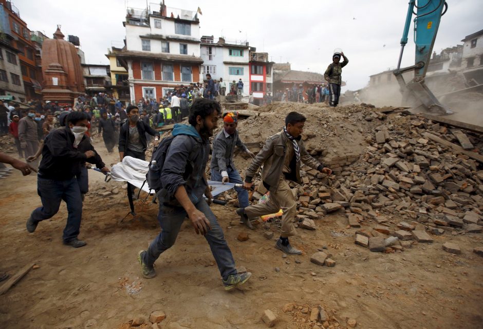 Didėja aukų skaičius Nepale