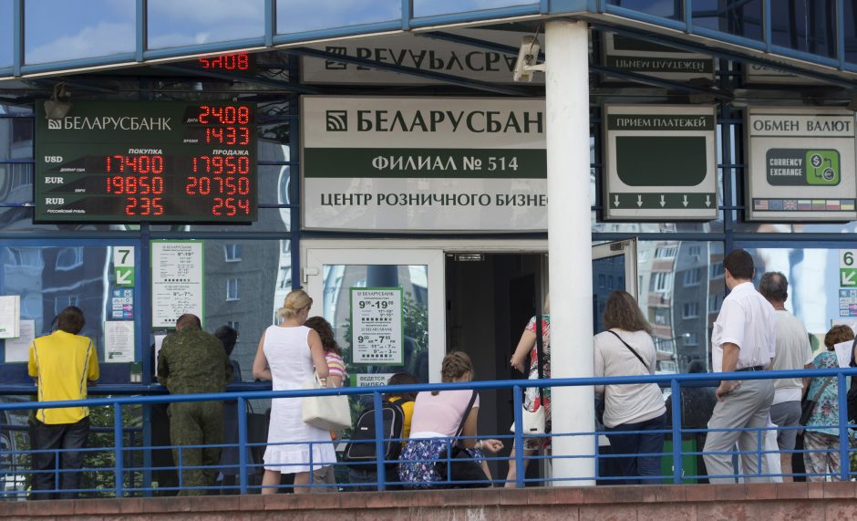 Baltarusijos opozicija prašo užsienio bankus blokuoti dviejų valstybinių bankų sąskaitas