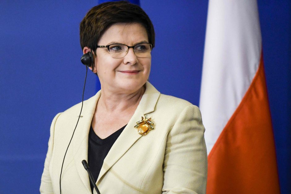 Lenkija kritikuoja „skandalingą“ Europos Parlamento raginimą taikyti jai sankcijas