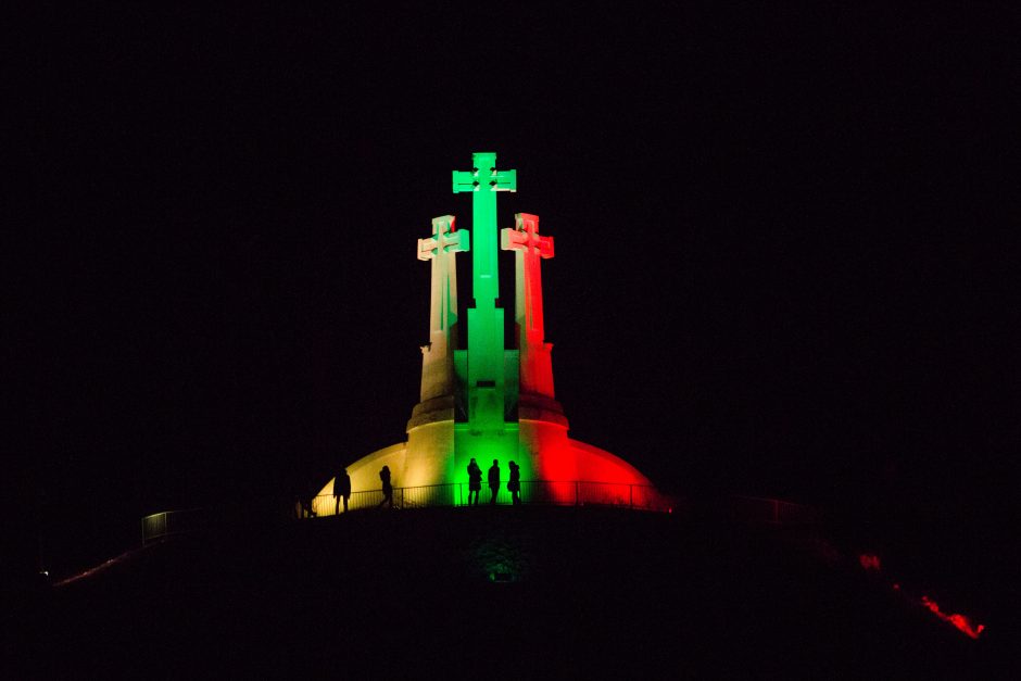 Vilniaus savivaldybė neleido apšviesti Trijų kryžių kalno Ukrainos vėliavos spalvomis