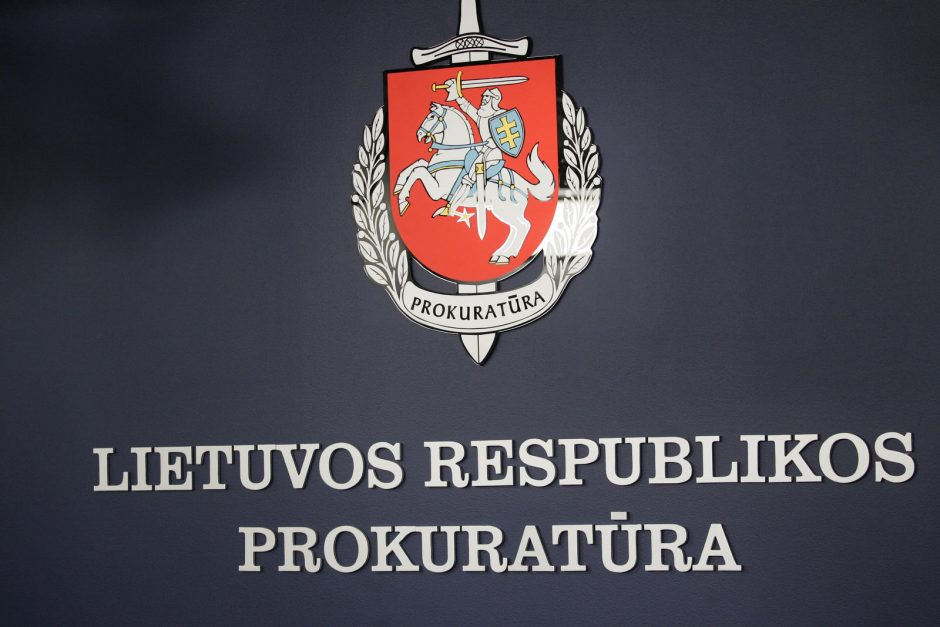 Neblaivi prokurorė šlapinosi viešoje vietoje ir keikė policininkus