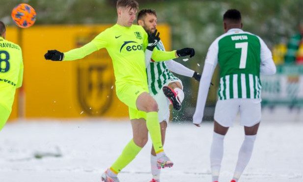 Sostinės derbyje – geltonų kortelių lietus ir lygiosios