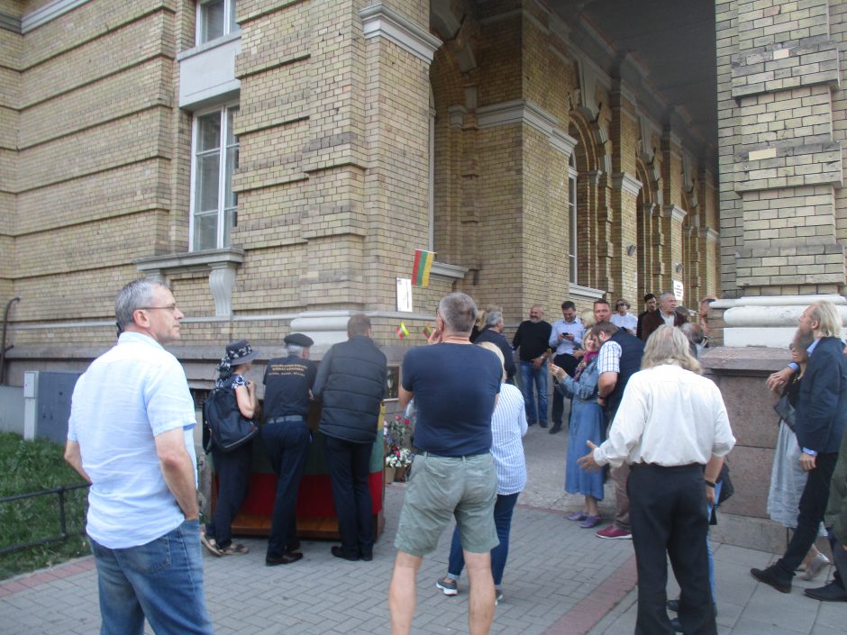 Keli šimtai žmonių Vilniuje protestavo prieš sprendimus dėl K. Škirpos ir J. Noreikos