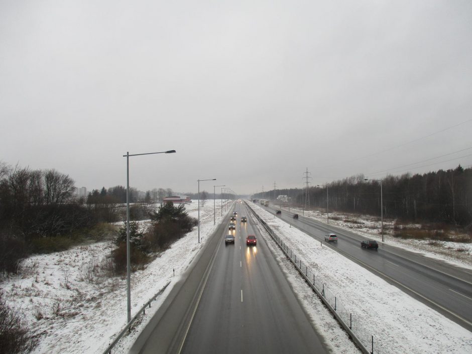 Naktį eismą sunkins plikledis, rūkas, snygis